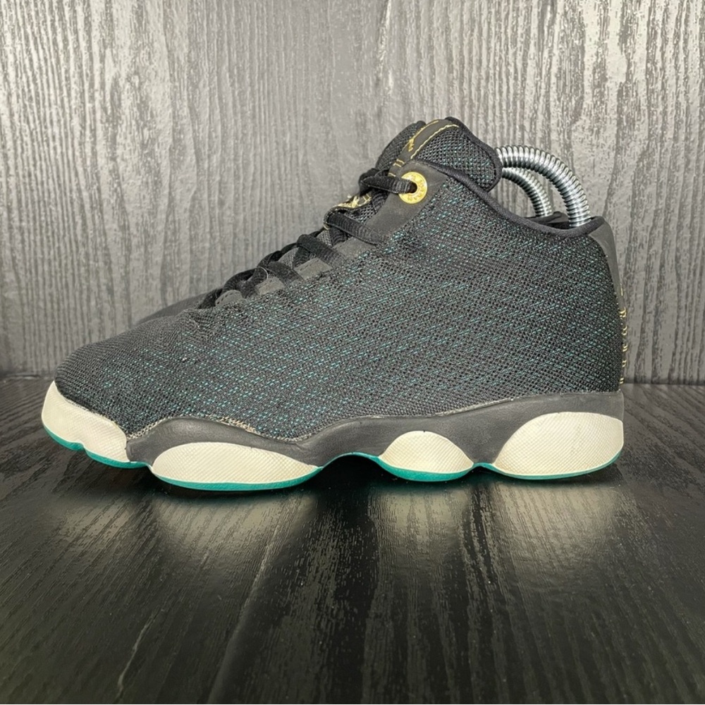 Jordan Horizon Low GG Black/Metalic Gold size 5.5Y